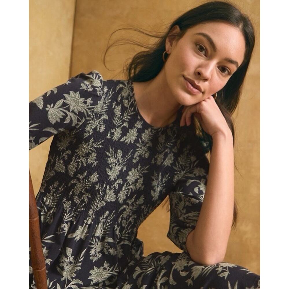Women’s Garnet Hill Smocked - Bodice Knit MIDI Dress Navy Dahlia Floral Size S